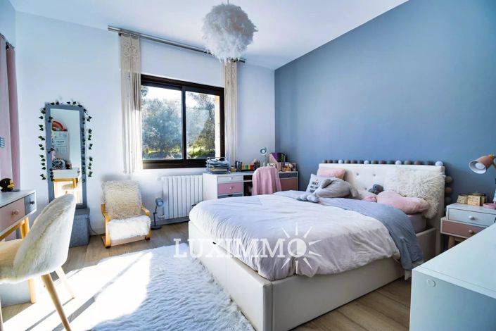 Image No.8-4 Bed House for sale