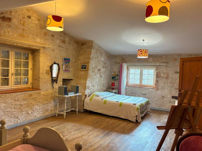 Image No.11-3 Bed House for sale