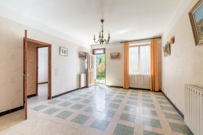 Image No.6-2 Bed House for sale