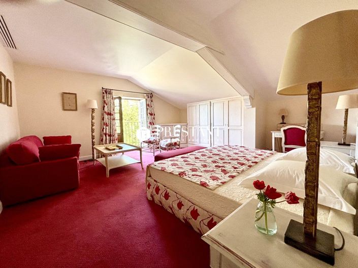 Image No.14-5 Bed Property for sale