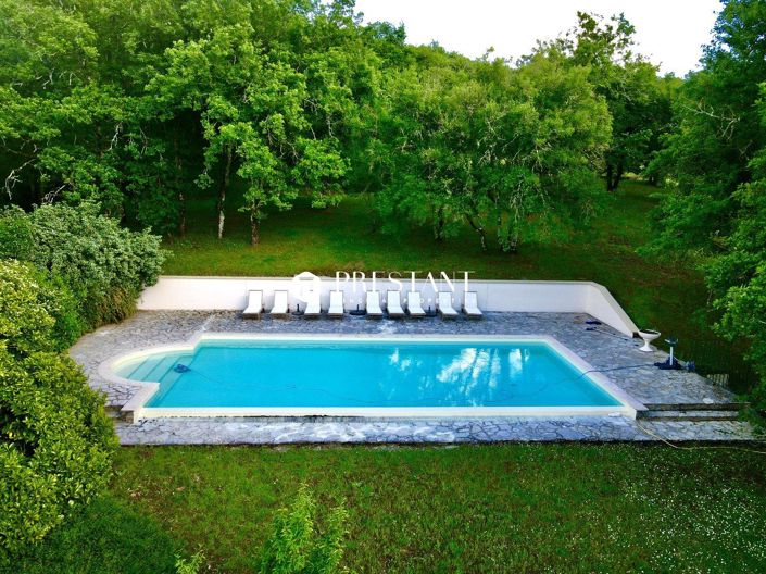 Image No.9-5 Bed Property for sale