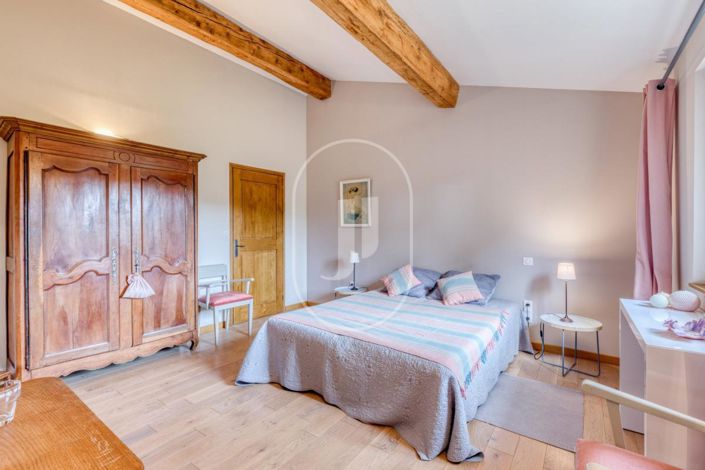 Image No.6-4 Bed House for sale