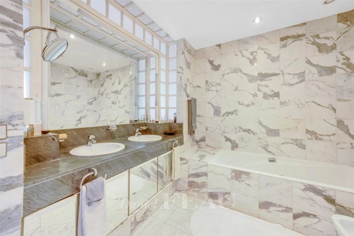 Image No.10-5 Bed House for sale