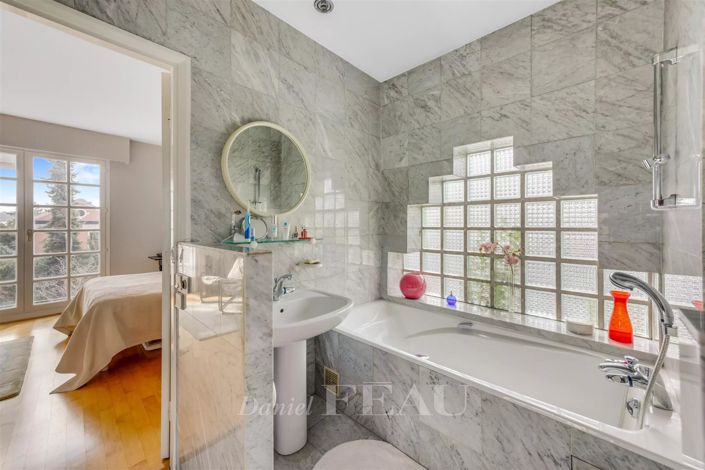 Image No.12-5 Bed House for sale