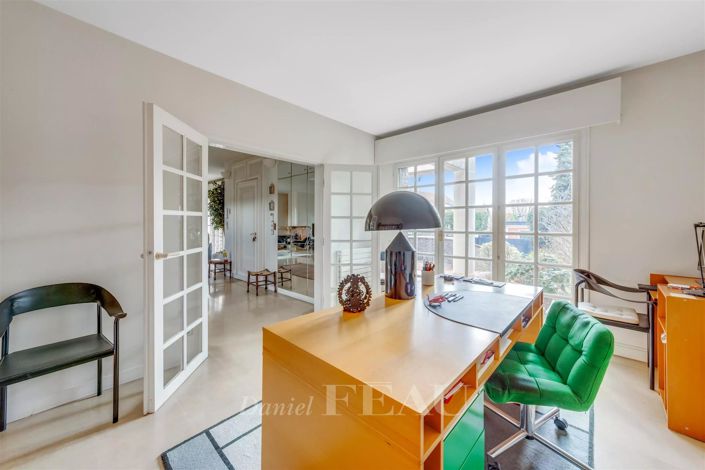 Image No.7-5 Bed House for sale