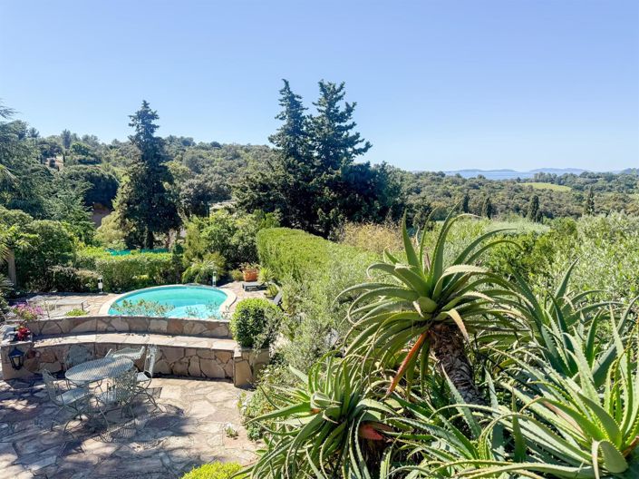 Image No.2-4 Bed House for sale