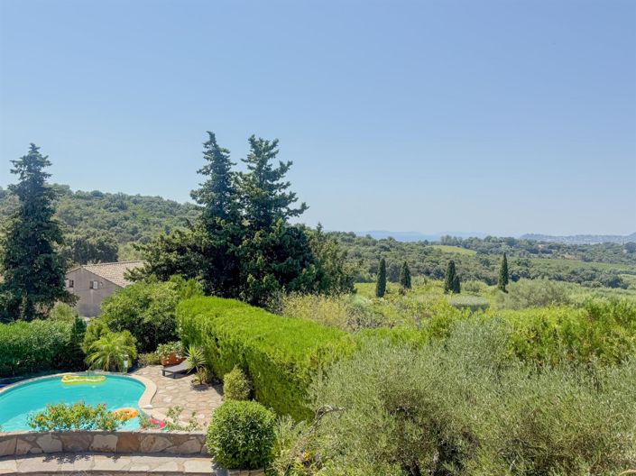 Image No.24-4 Bed House for sale