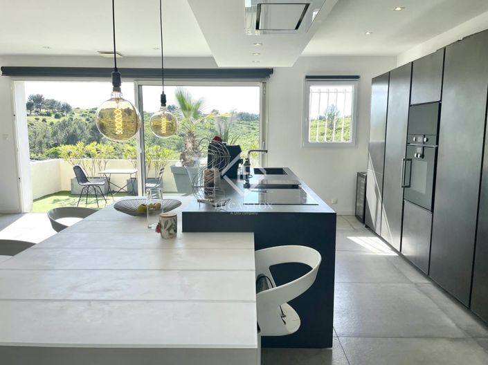 Image No.3-3 Bed House for sale