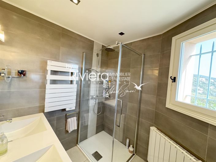 Image No.17-3 Bed House for sale