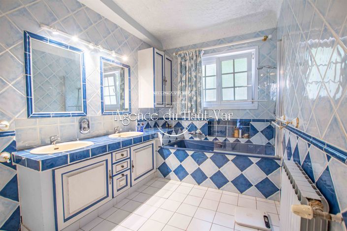 Image No.25-4 Bed House for sale