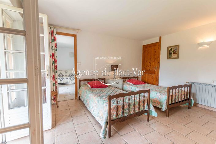 Image No.30-4 Bed House for sale