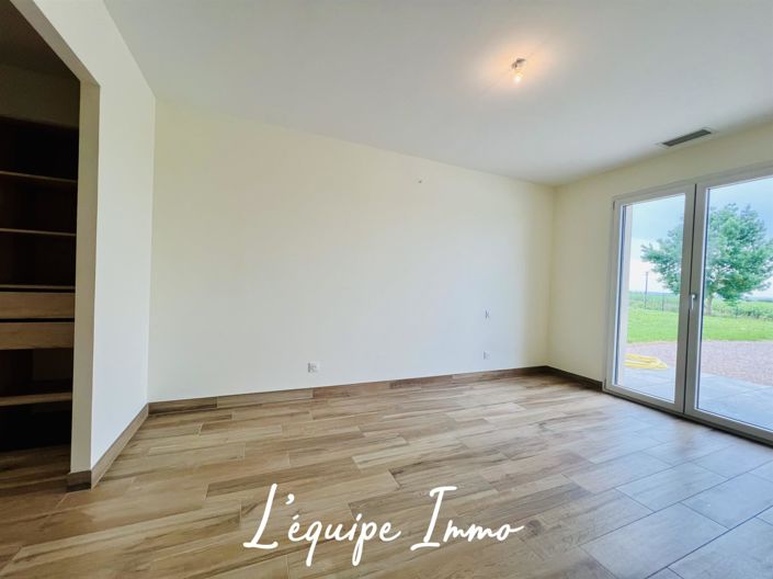 Image No.10-3 Bed House for sale