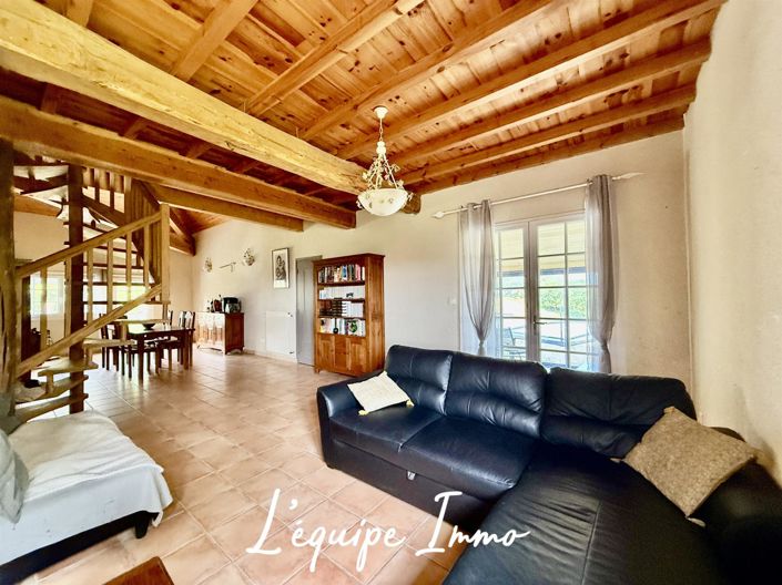 Image No.8-5 Bed House for sale