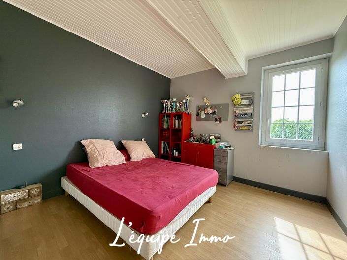 Image No.9-5 Bed House for sale