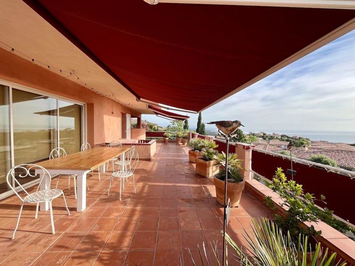Image No.1-4 Bed House for sale