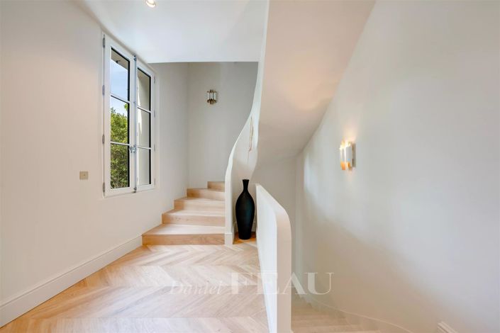 Image No.12-5 Bed House for sale