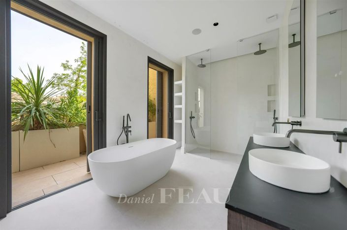 Image No.13-5 Bed House for sale