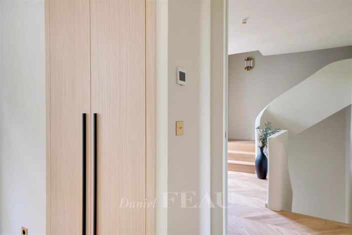 Image No.15-5 Bed House for sale