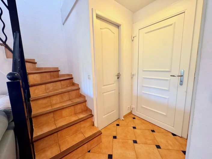 Image No.6-3 Bed House for sale