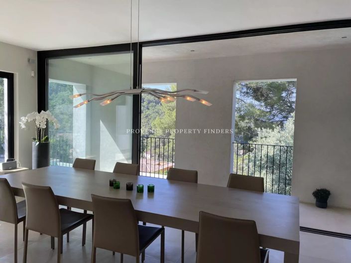 Image No.10-5 Bed House for sale