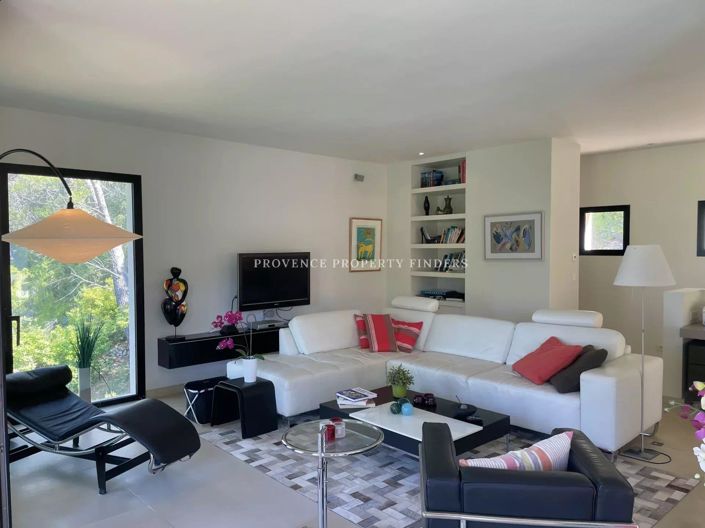 Image No.18-5 Bed House for sale