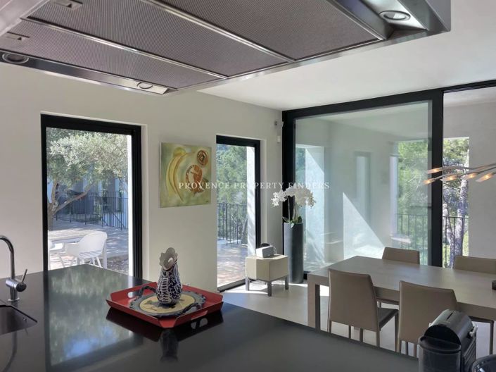 Image No.30-5 Bed House for sale