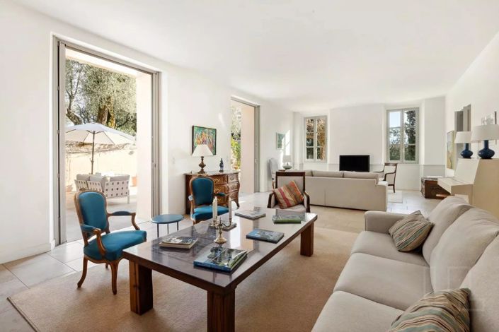 Image No.1-7 Bed House for sale