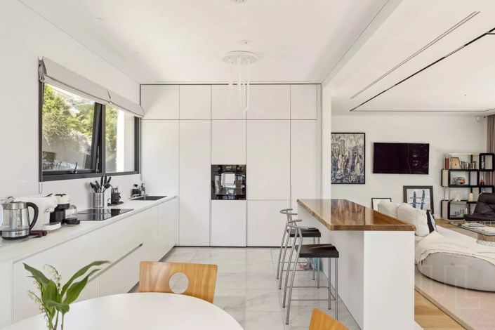 Image No.6-6 Bed House for sale