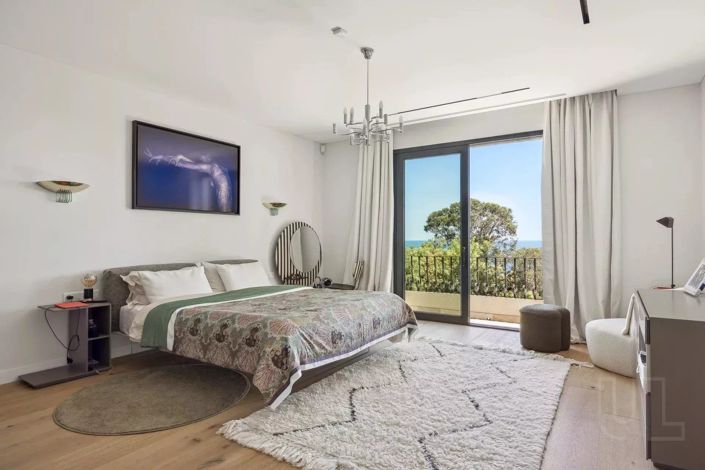 Image No.7-6 Bed House for sale