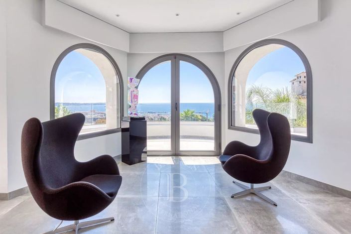 Image No.10-5 Bed House for sale