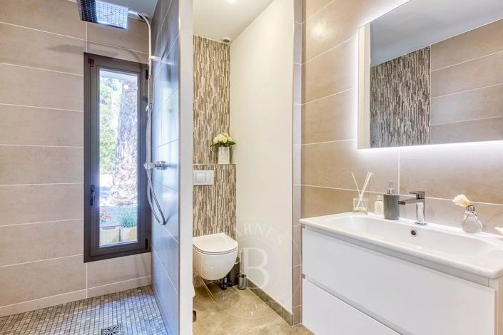 Image No.11-5 Bed House for sale