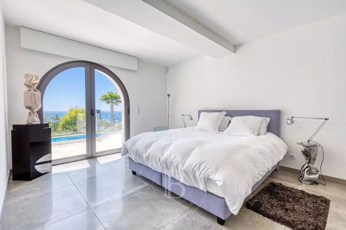 Image No.16-5 Bed House for sale