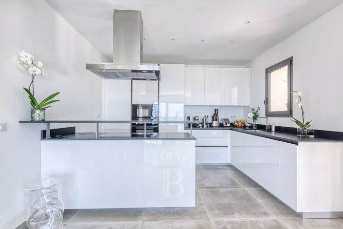 Image No.4-5 Bed House for sale