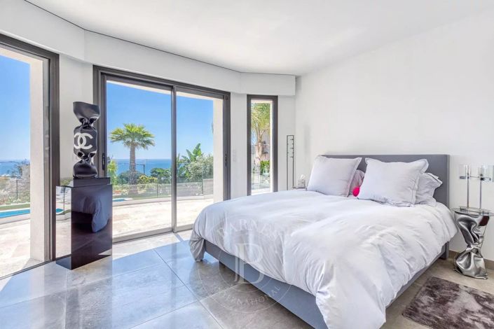 Image No.5-5 Bed House for sale