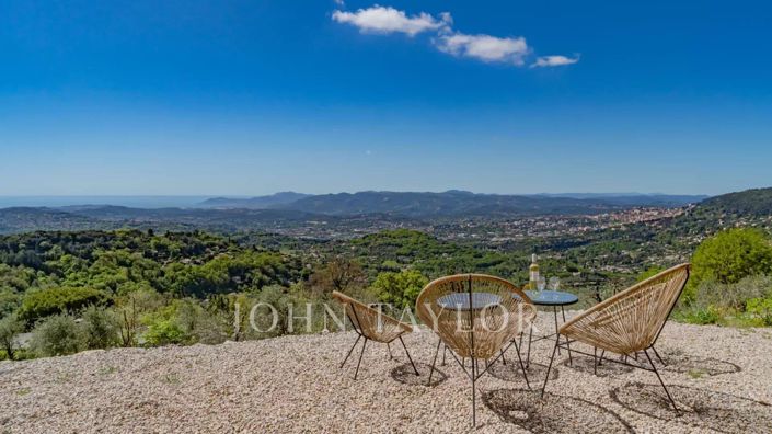 Image No.8-5 Bed House for sale