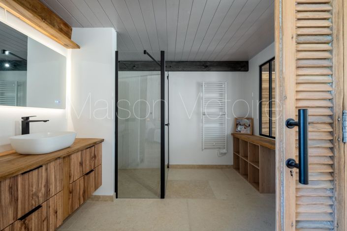 Image No.24-8 Bed House for sale