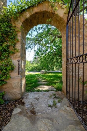 Image No.9-8 Bed House for sale