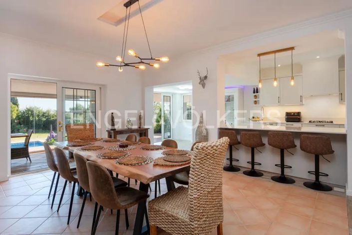 Image No.12-6 Bed House for sale