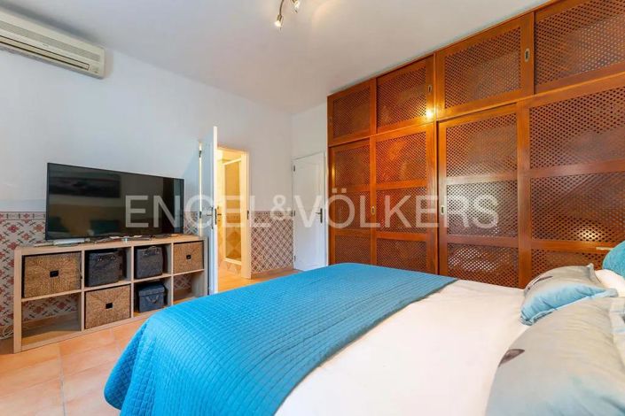 Image No.18-6 Bed House for sale