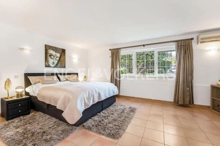 Image No.19-6 Bed House for sale