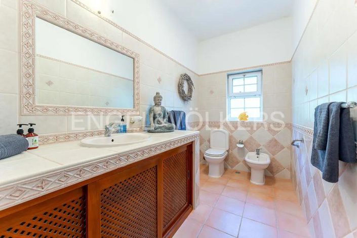 Image No.23-6 Bed House for sale