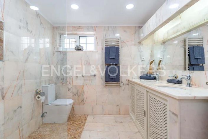 Image No.24-6 Bed House for sale