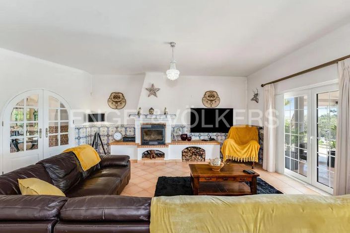 Image No.6-6 Bed House for sale