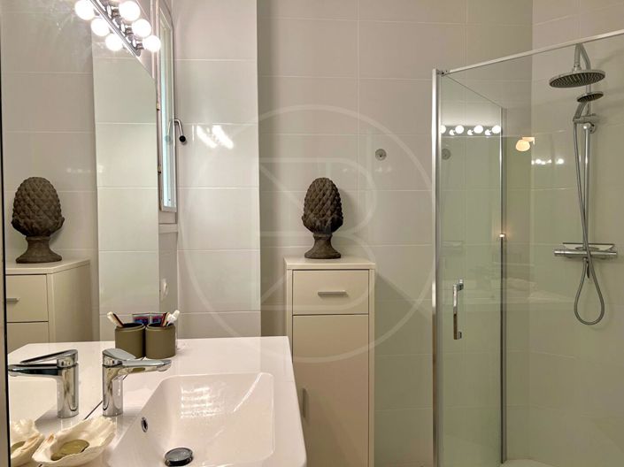 Image No.10-3 Bed House for sale