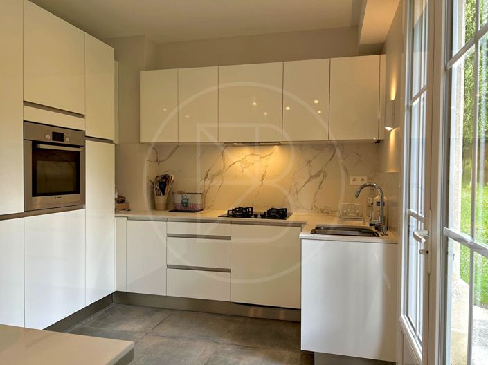 Image No.8-3 Bed House for sale