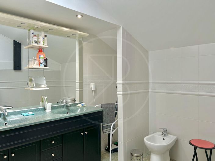 Image No.11-7 Bed House for sale