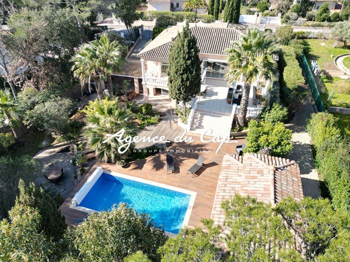 Image No.1-4 Bed Property for sale