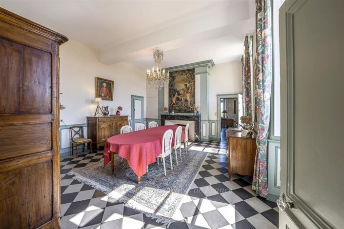 Image No.9-20 Bed House for sale