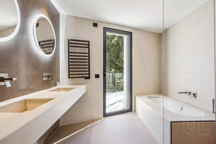 Image No.4-3 Bed Property for sale