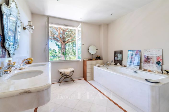 Image No.12-4 Bed House for sale